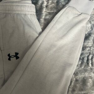 Under Armour Gray Sweatpants for Athletic Comfort